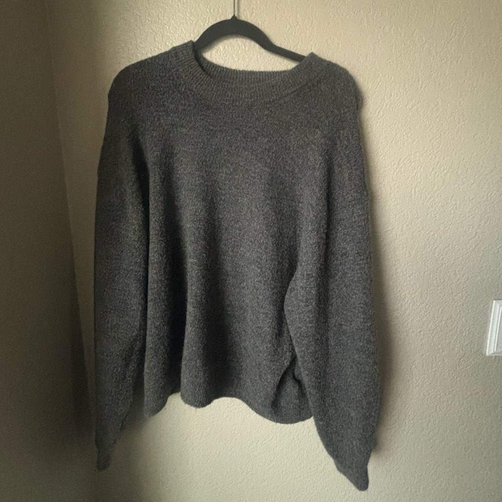 Women's H&M Gray crew Neck Sweater Size Large